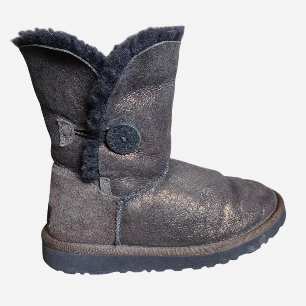 UGG Bailey Button Metallic Logo Brown Sheepskin Ankle Snow Boots. Size 7.